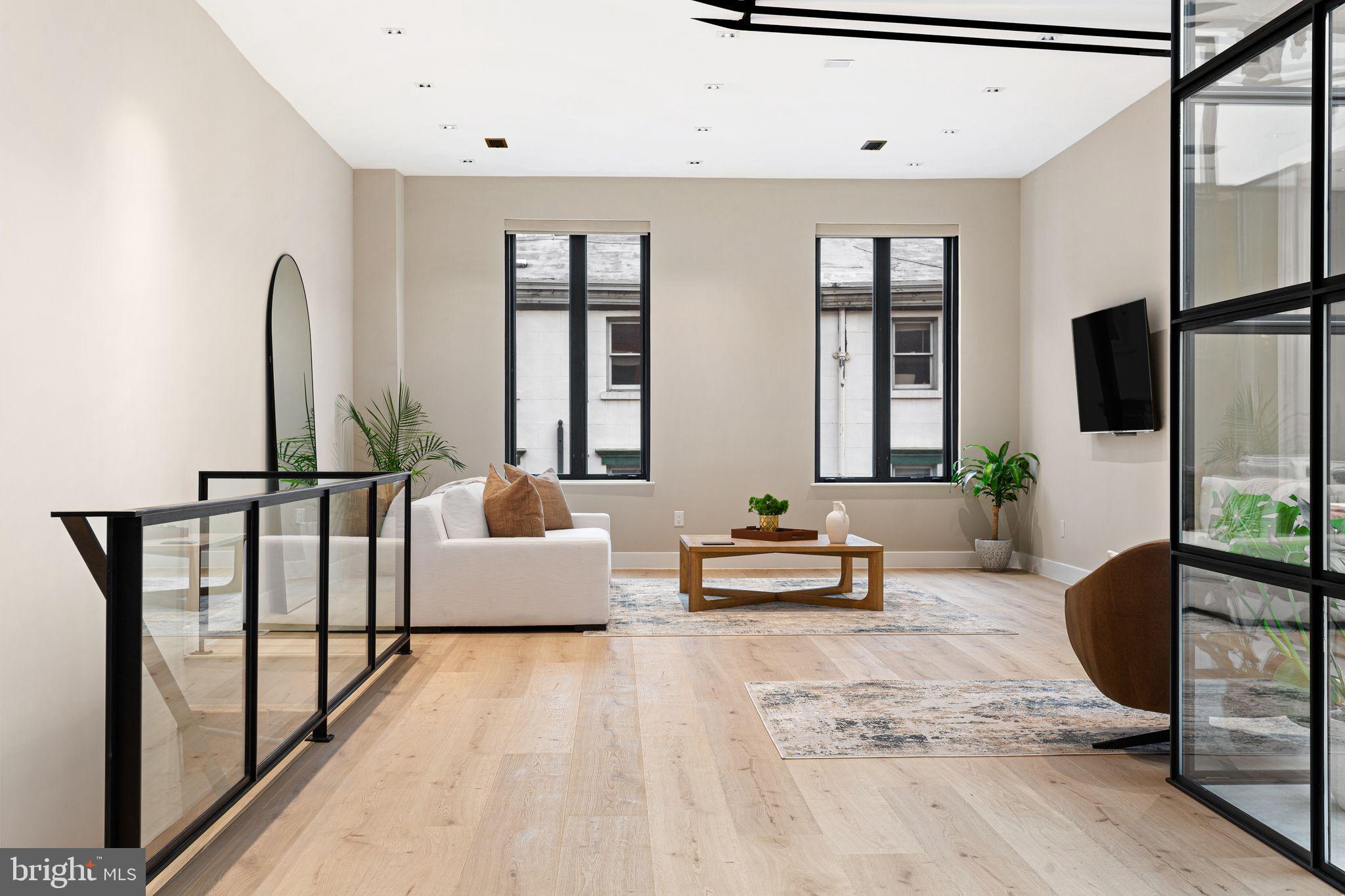 RITTENHOUSE SQUARE - Commercial Sale