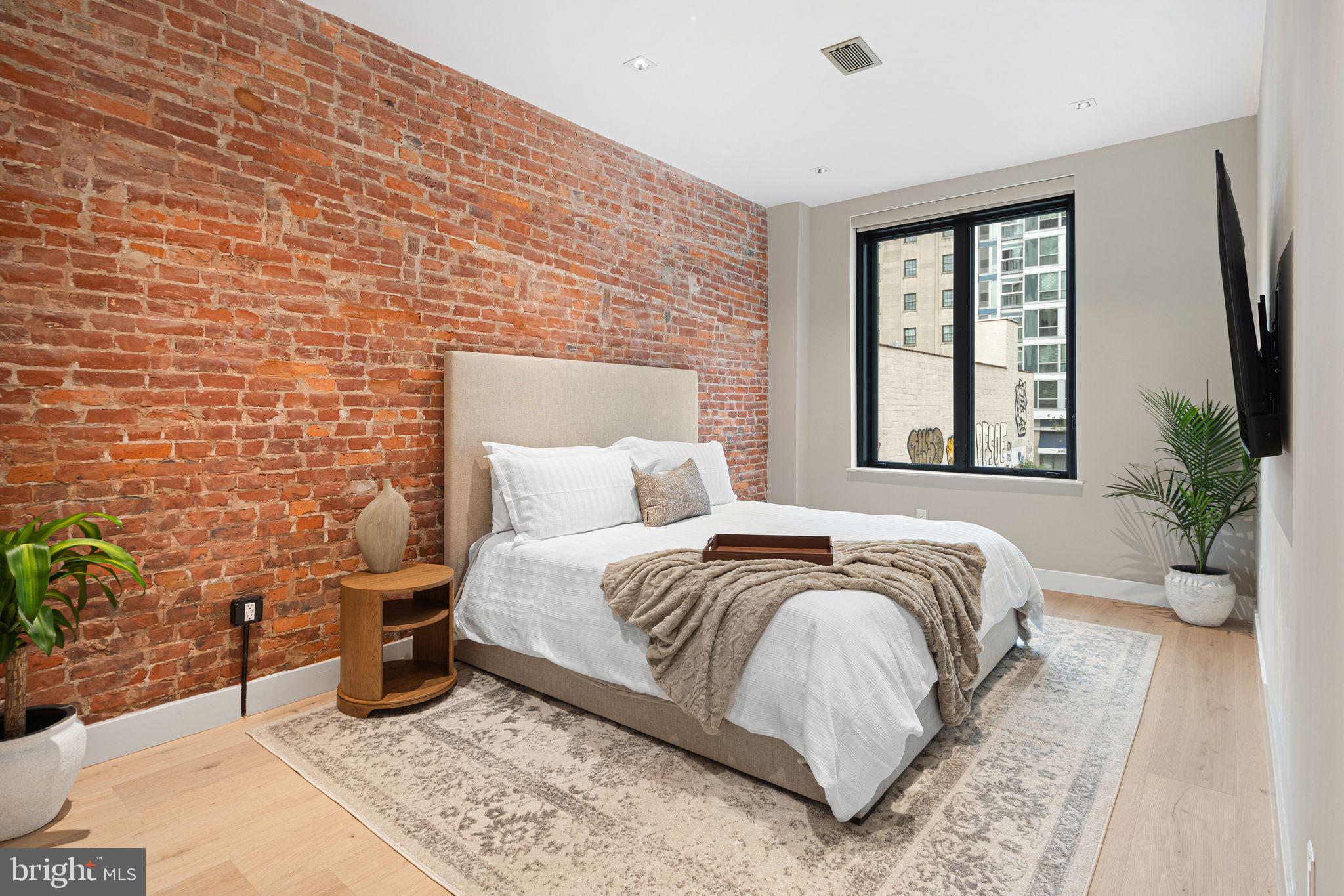 RITTENHOUSE SQUARE - Commercial Sale