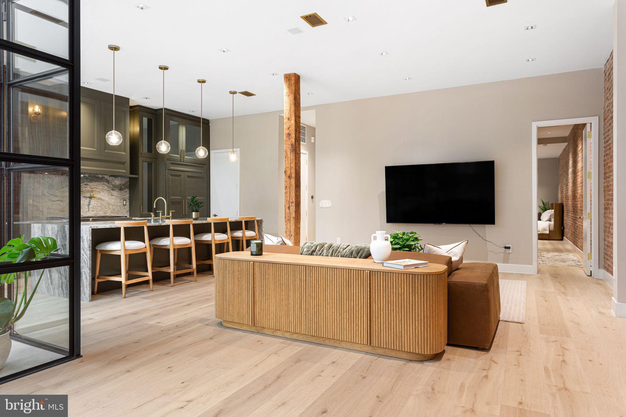 RITTENHOUSE SQUARE - Commercial Sale