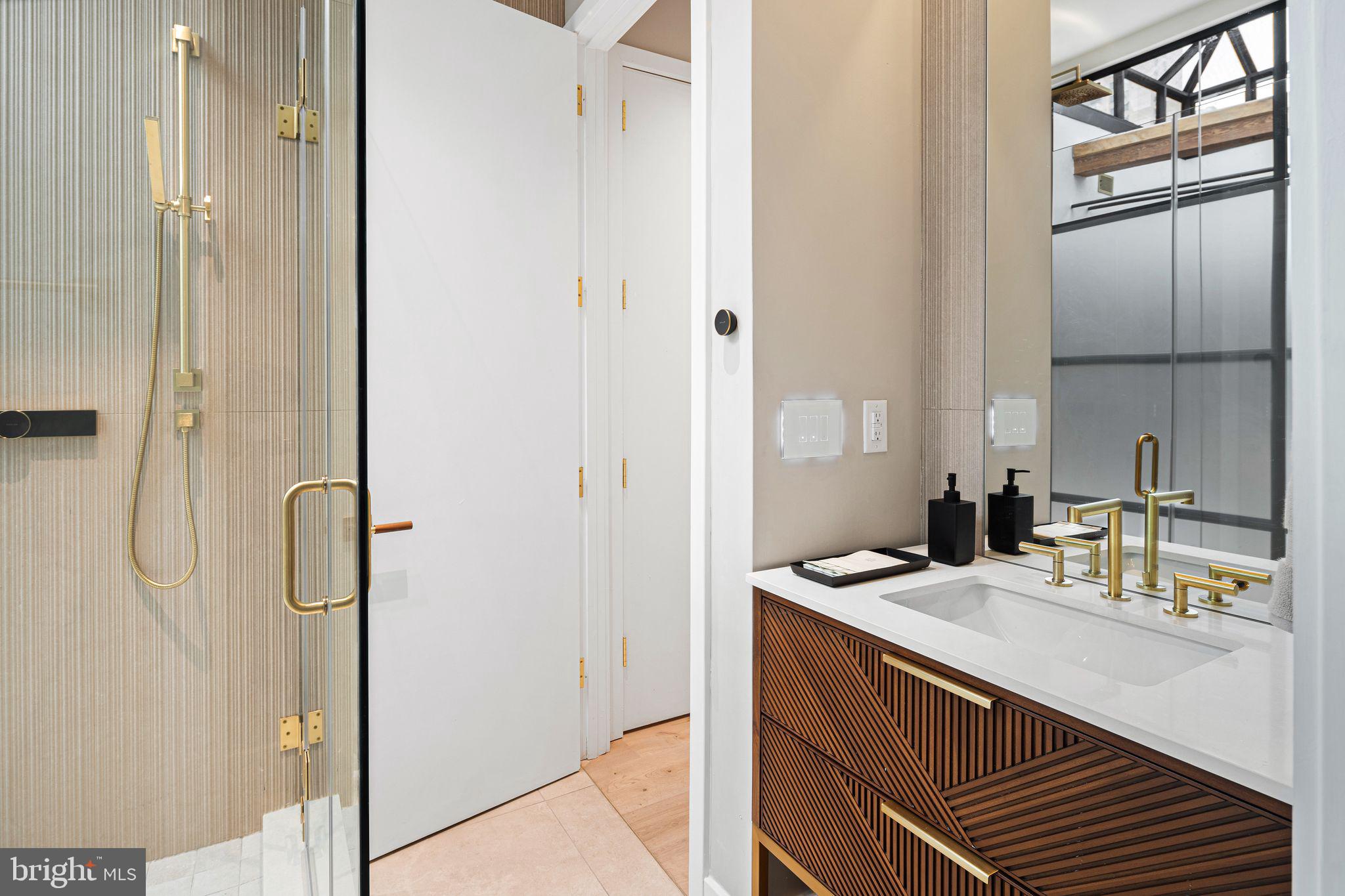 RITTENHOUSE SQUARE - Commercial Sale