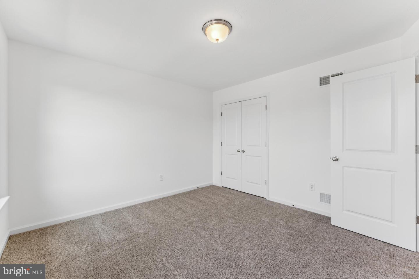 KINGS COURT AT BROWNSTONE - Residential