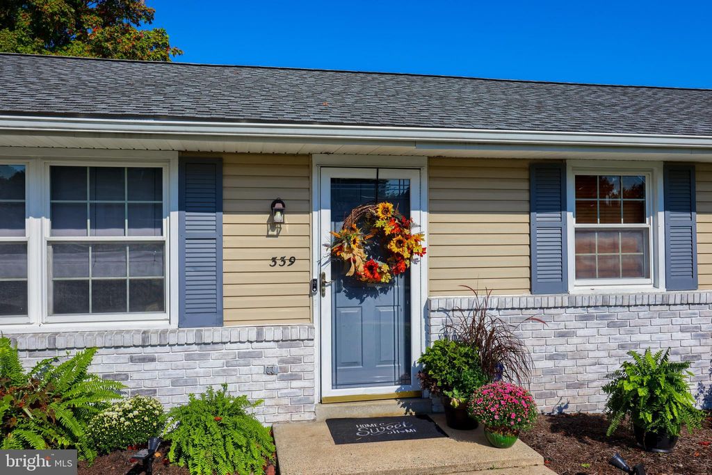 Photo of 339 Vista Drive, EPHRATA, PA 17522 (MLS # PALA2040998)