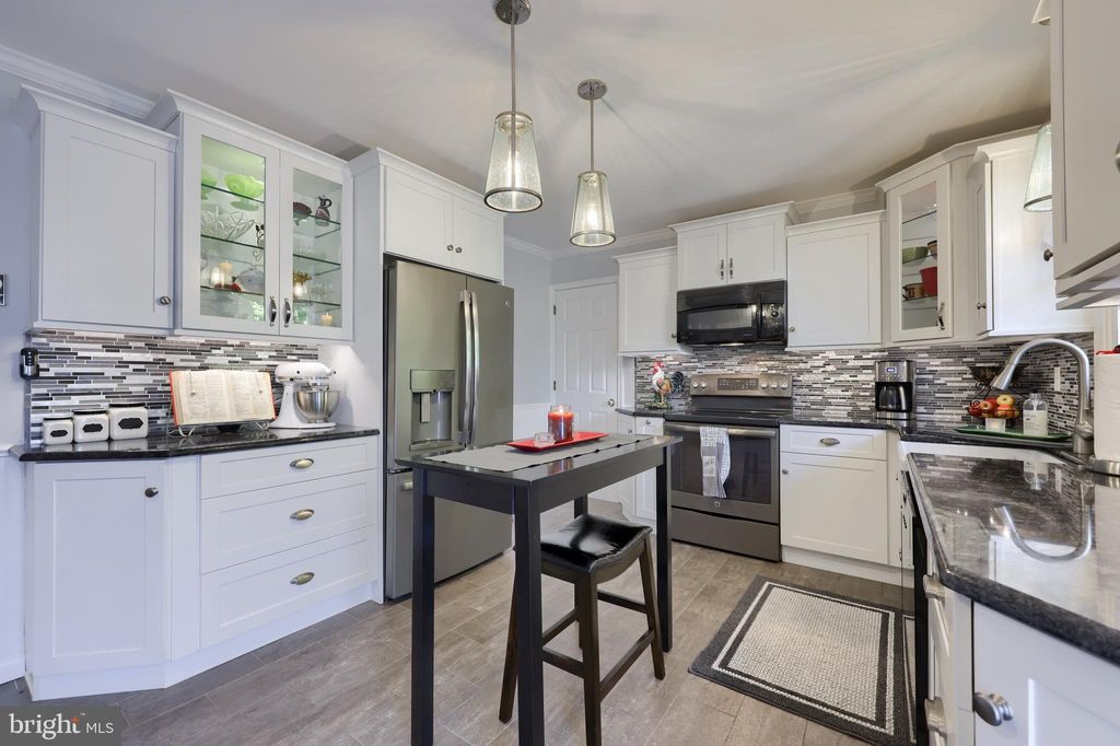 Photo of 339 Vista Drive, EPHRATA, PA 17522 (MLS # PALA2040998)