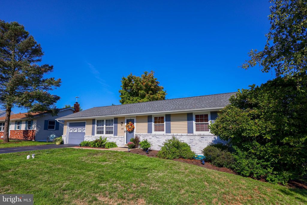 Photo of 339 Vista Drive, EPHRATA, PA 17522 (MLS # PALA2040998)