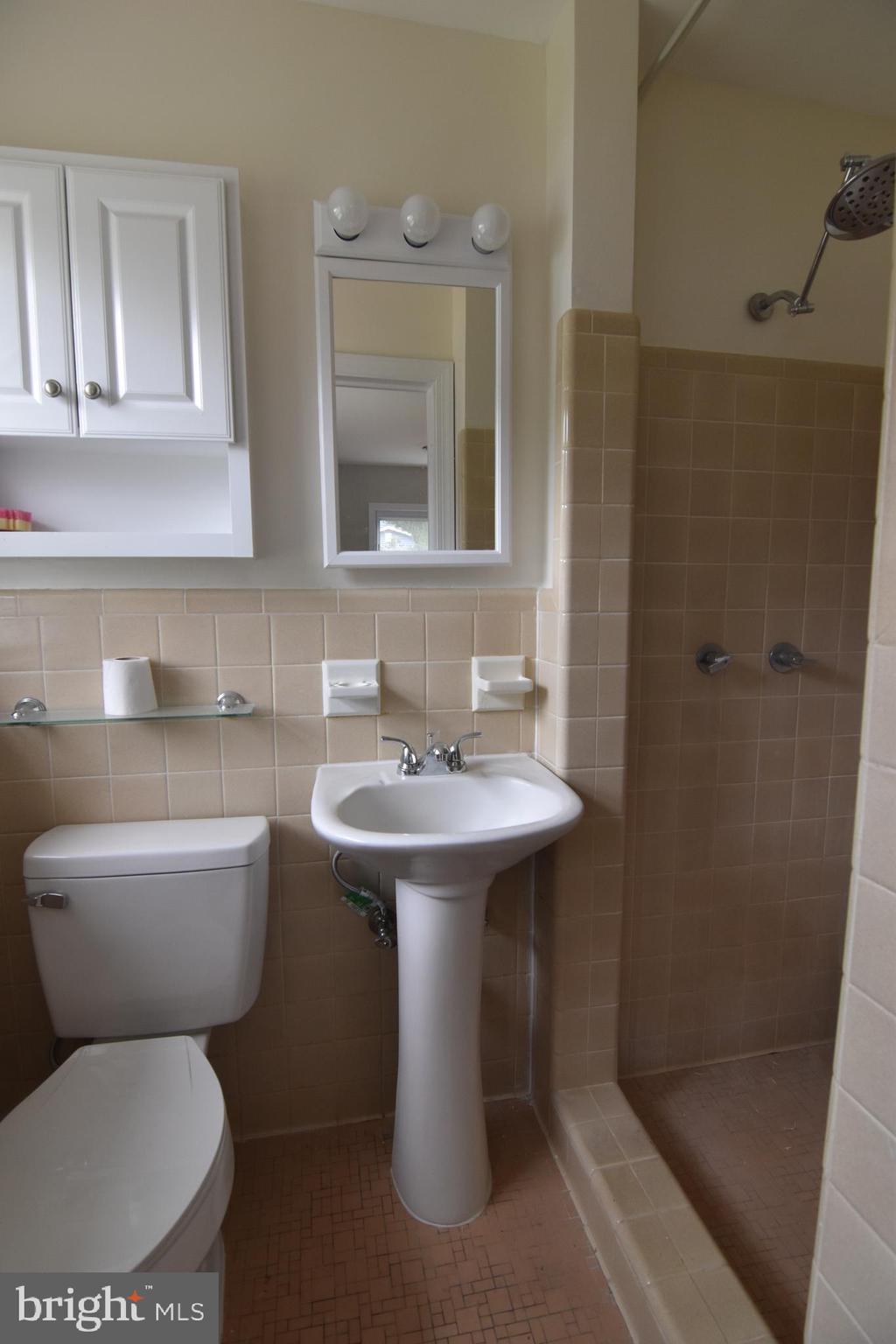 TOWN CREEK - Residential Lease