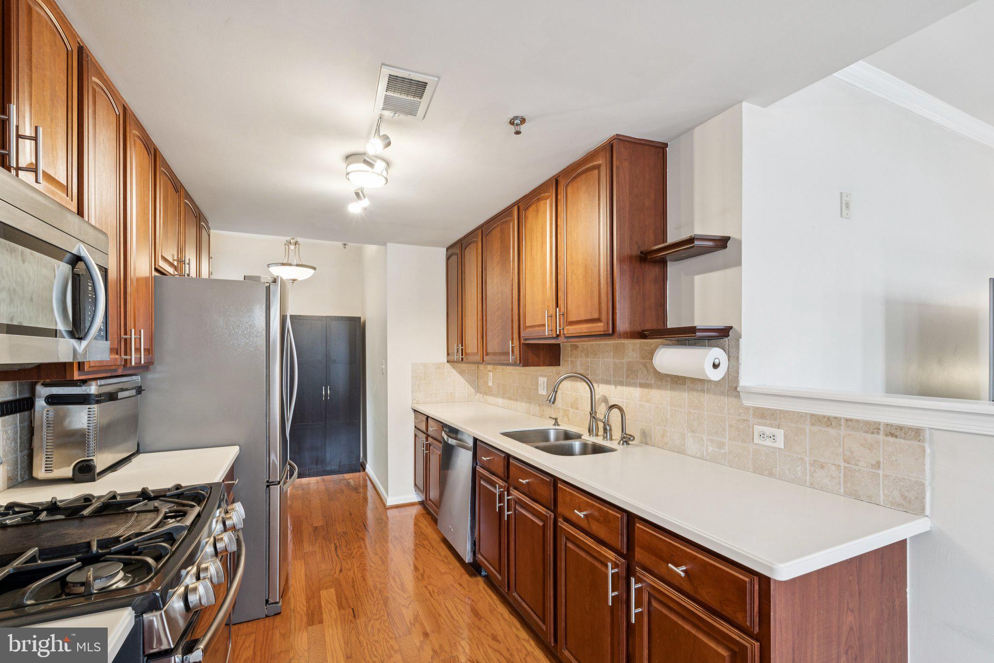 LORTON STATION NORTH CND - Residential