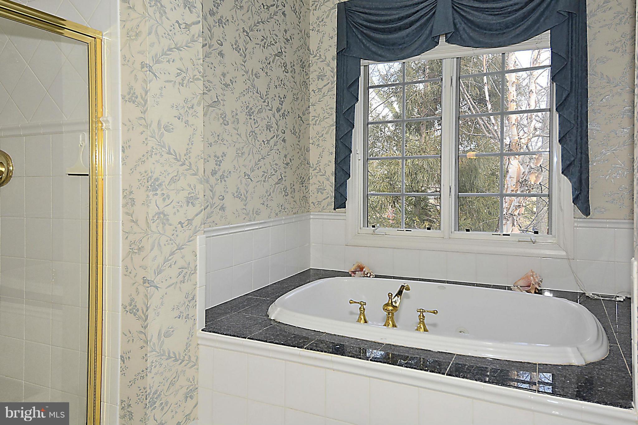 CHEVY CHASE COMMONS - Residential