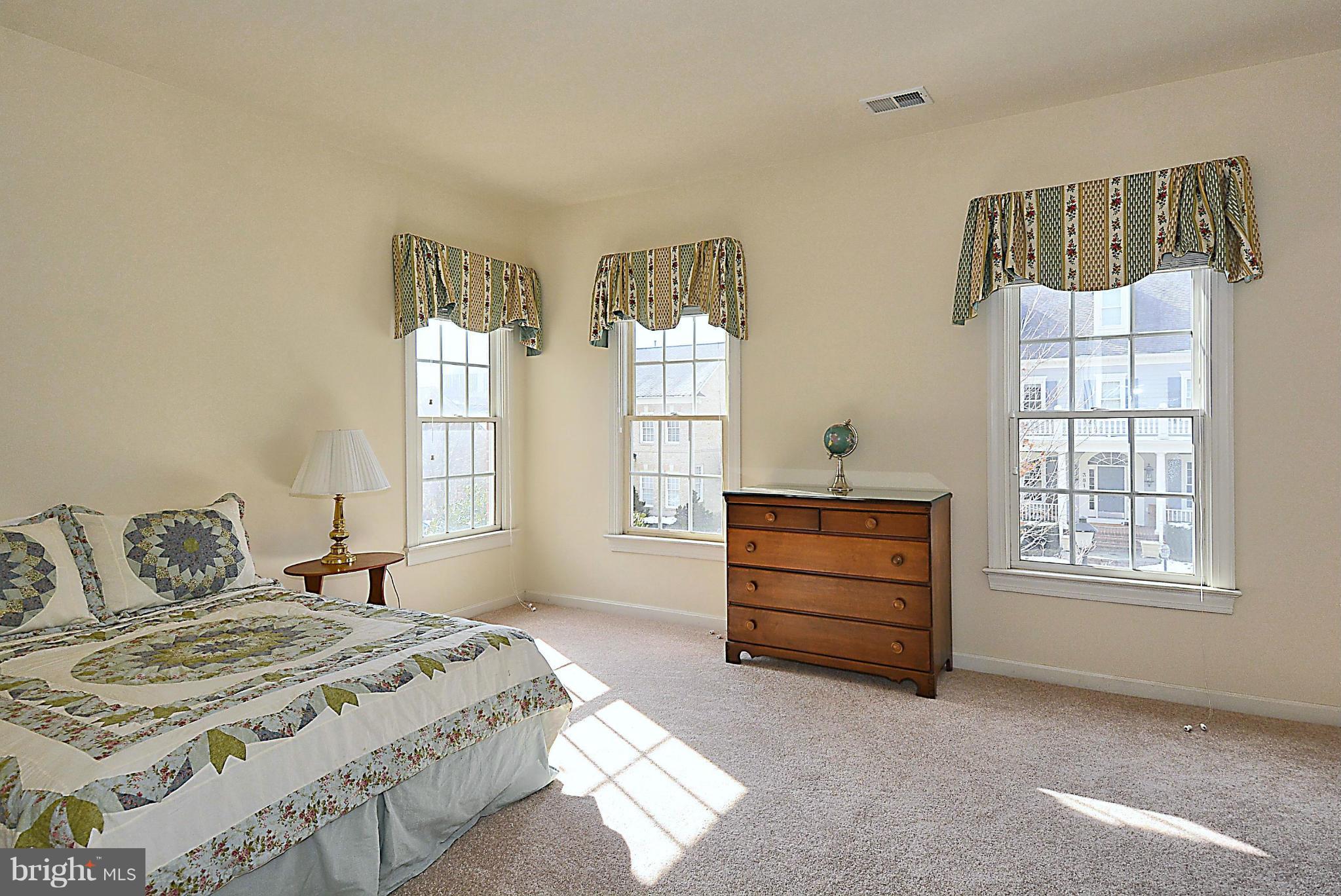 CHEVY CHASE COMMONS - Residential