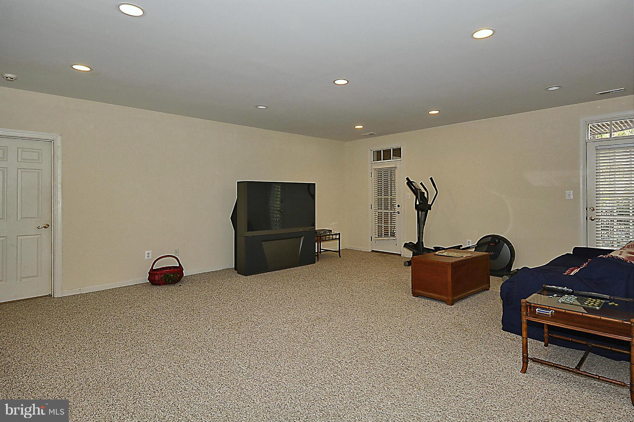 CHEVY CHASE COMMONS - Residential