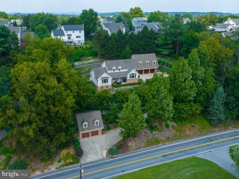 Photo of 132 STONE QUARRY RD, LEOLA, PA 17540 (MLS # PALA2038306)