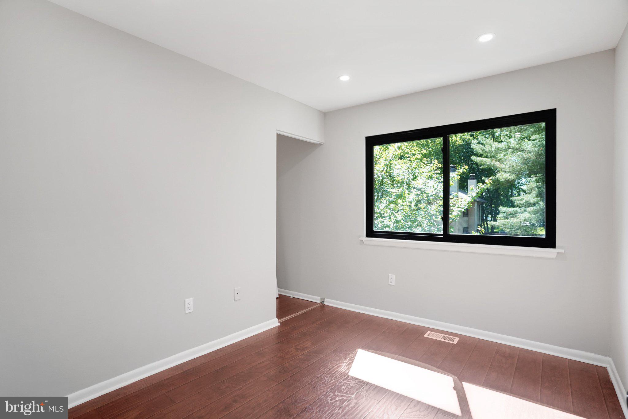 BURKE CENTRE - Residential