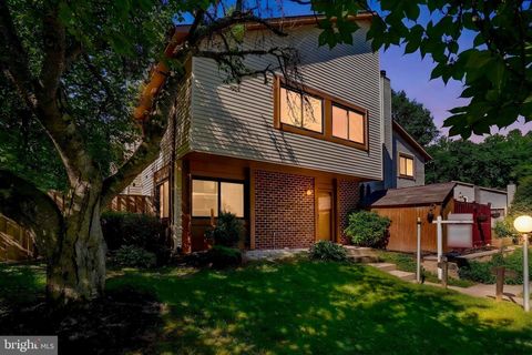 Photo of 5693 Summer Oak Way, BURKE, VA 22015 (MLS # VAFX2308518)