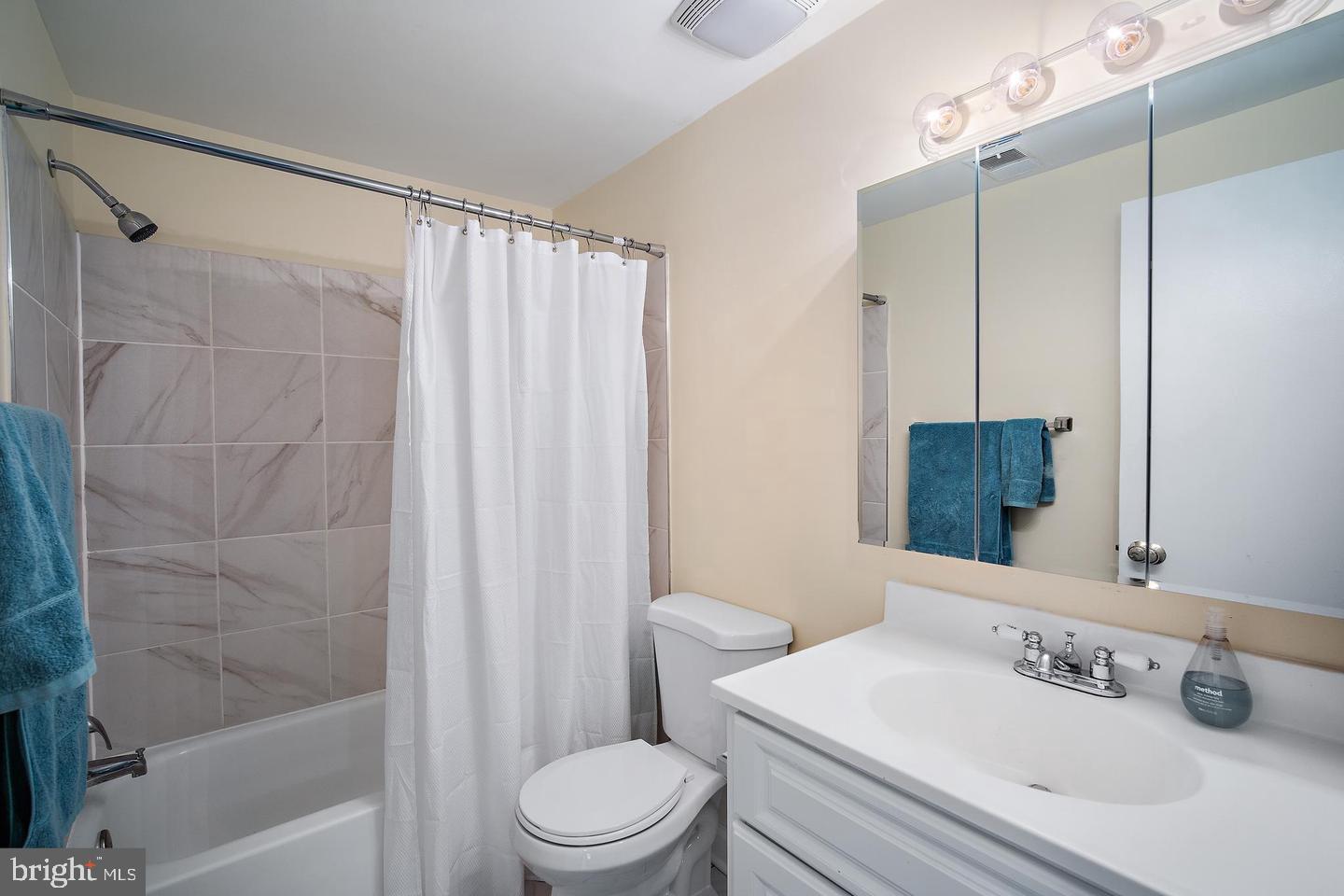 NORTH CREEK - Residential Lease