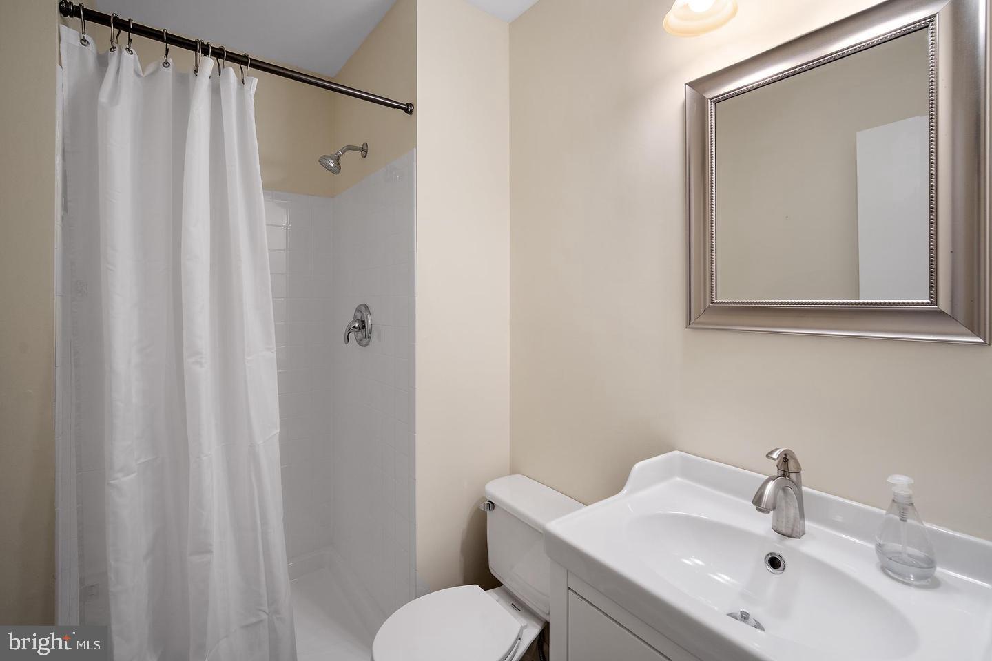 NORTH CREEK - Residential Lease