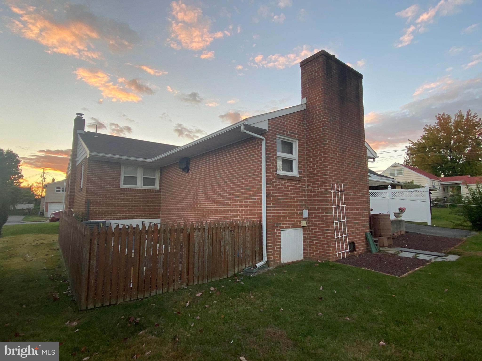 3353 SHEIDY AVENUE