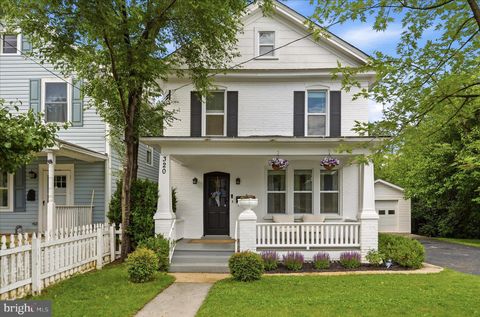 Photo of 320 Virginia Avenue, WINCHESTER, VA 22601 (MLS # VAWI2010818)