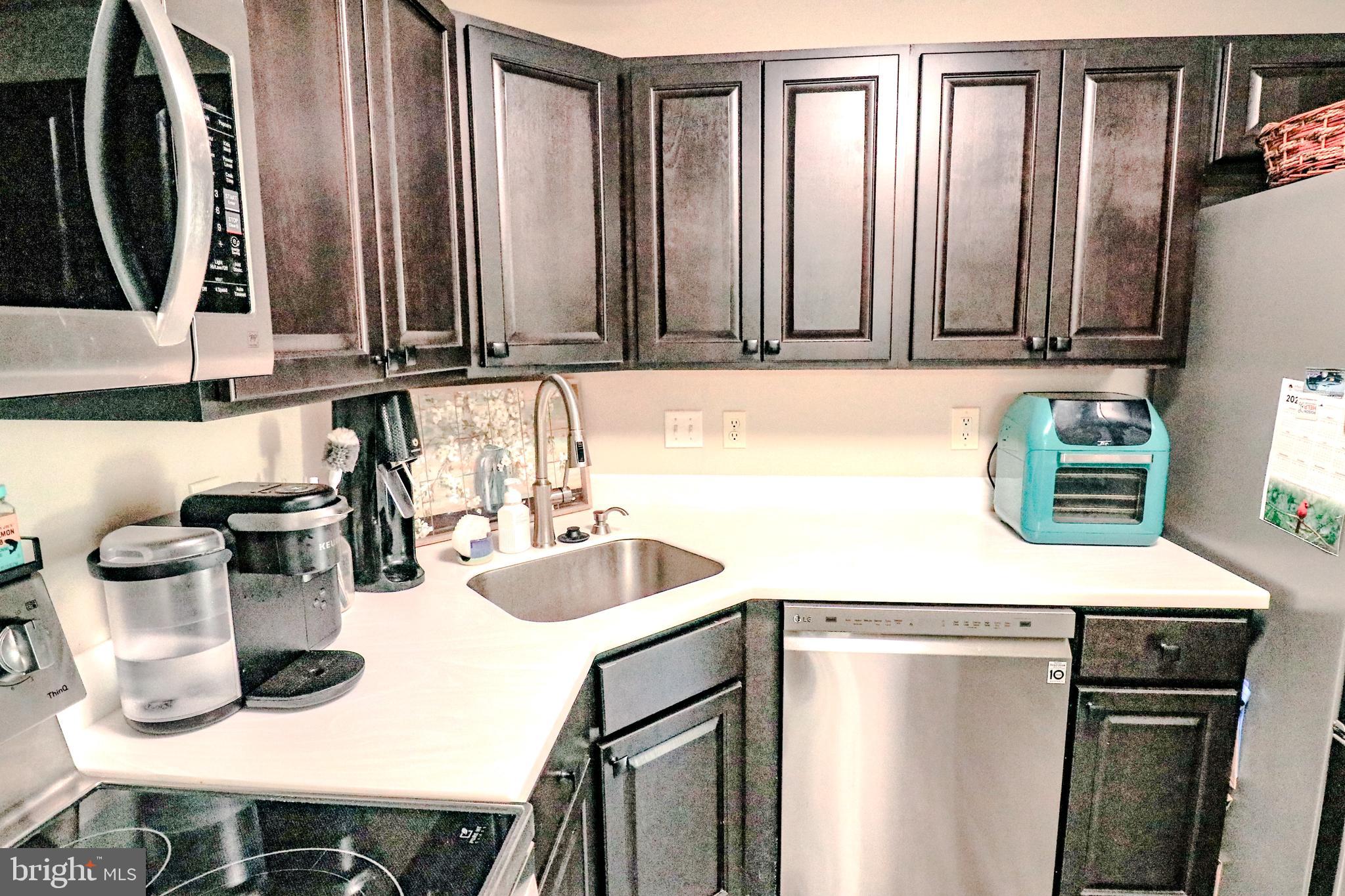 PARKVIEW CONDOMINIUMS - Residential Lease