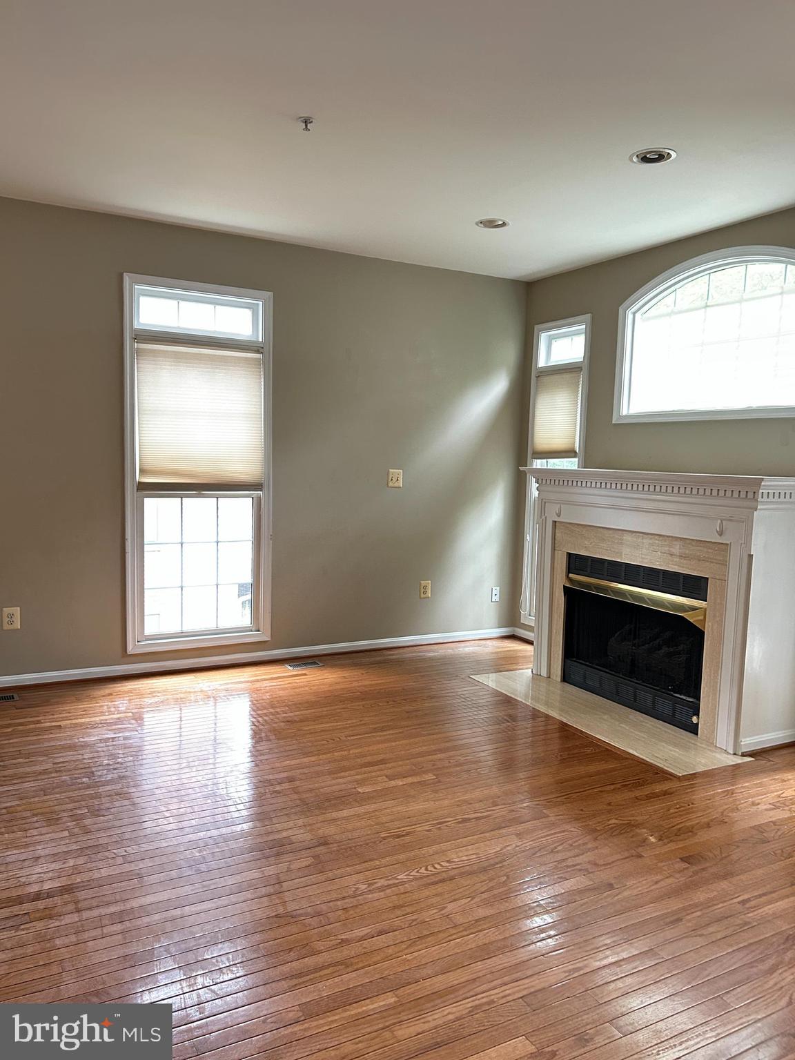 ROSE HILL FALLS - Residential