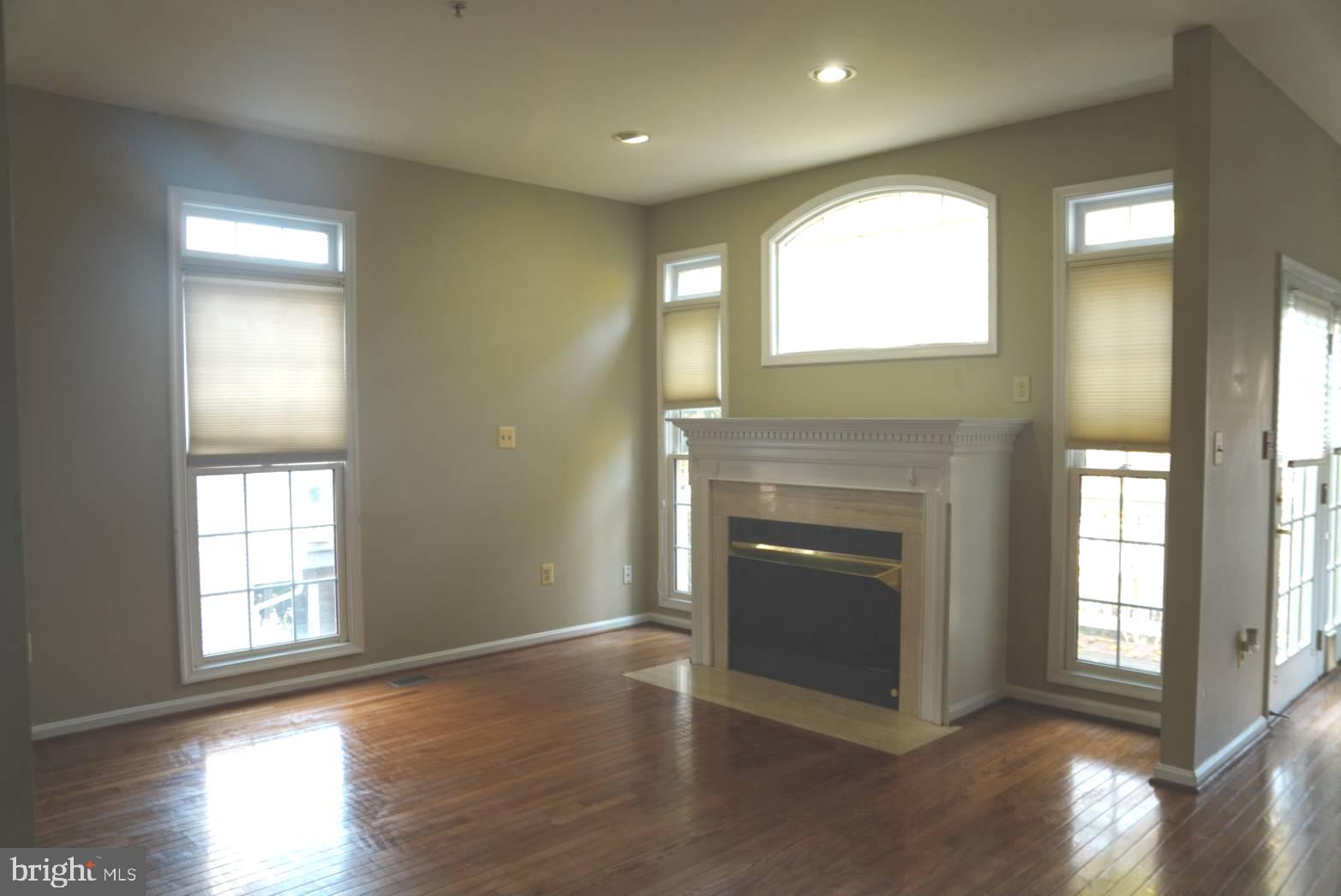 ROSE HILL FALLS - Residential