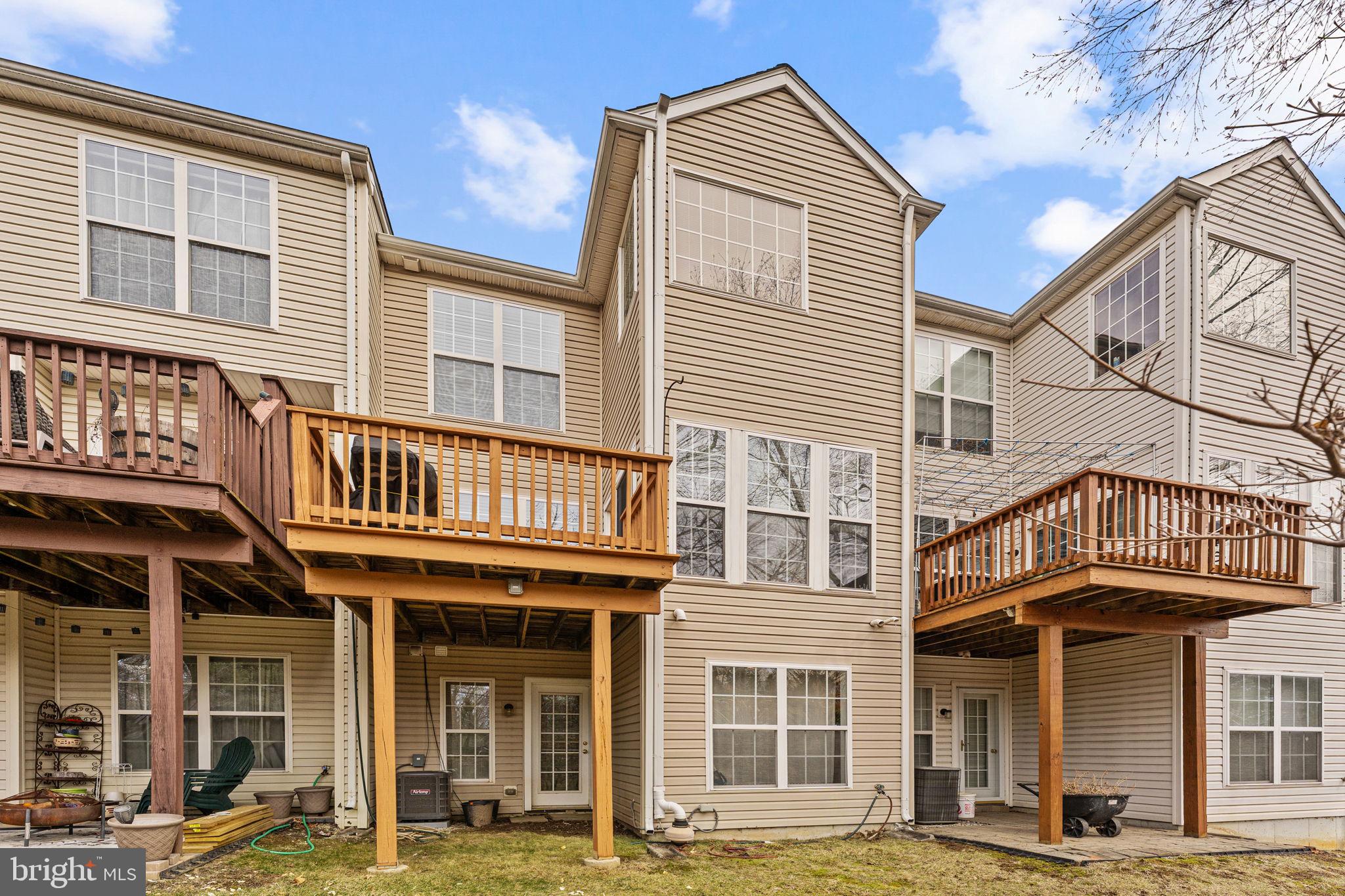 LONGFORD CROSSING - Residential