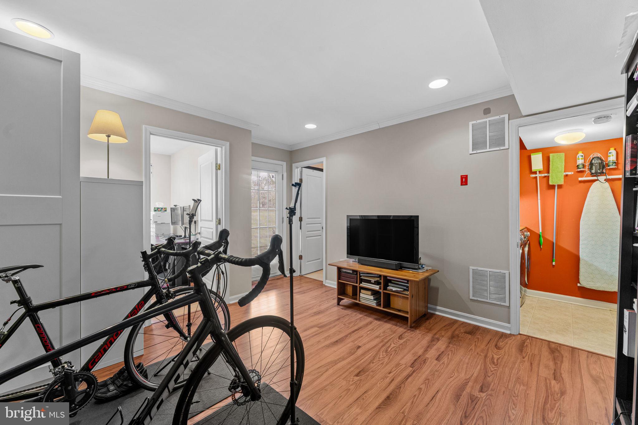 LONGFORD CROSSING - Residential