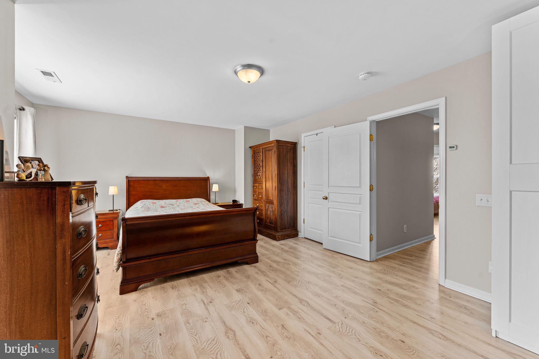 LONGFORD CROSSING - Residential