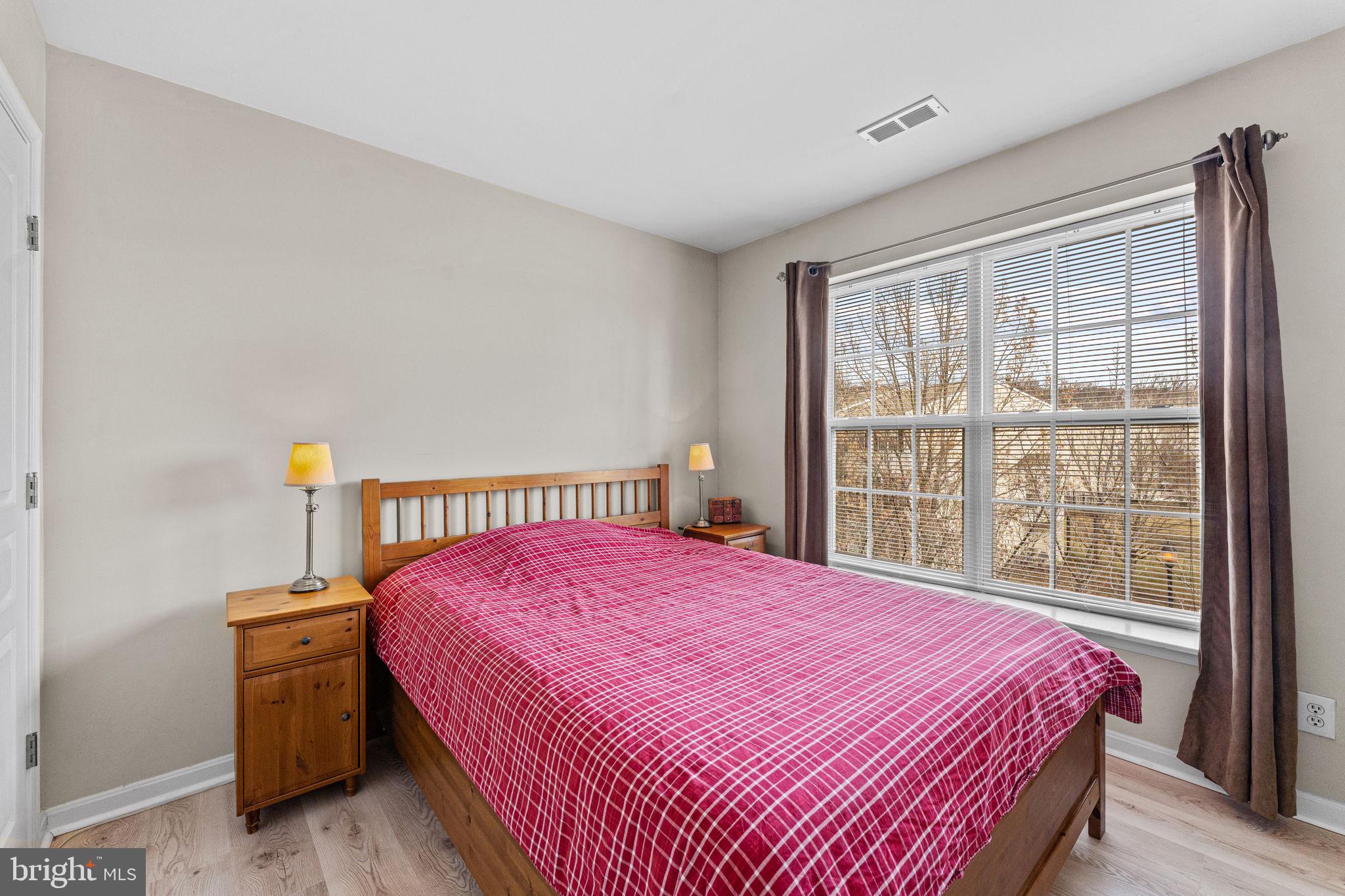 LONGFORD CROSSING - Residential