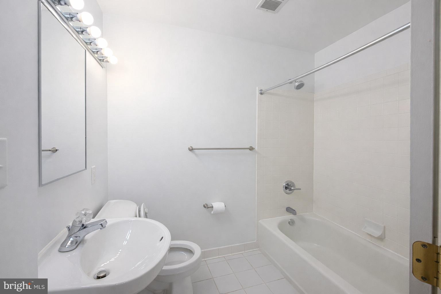 GERMANTOWN ESTATES - Residential Lease