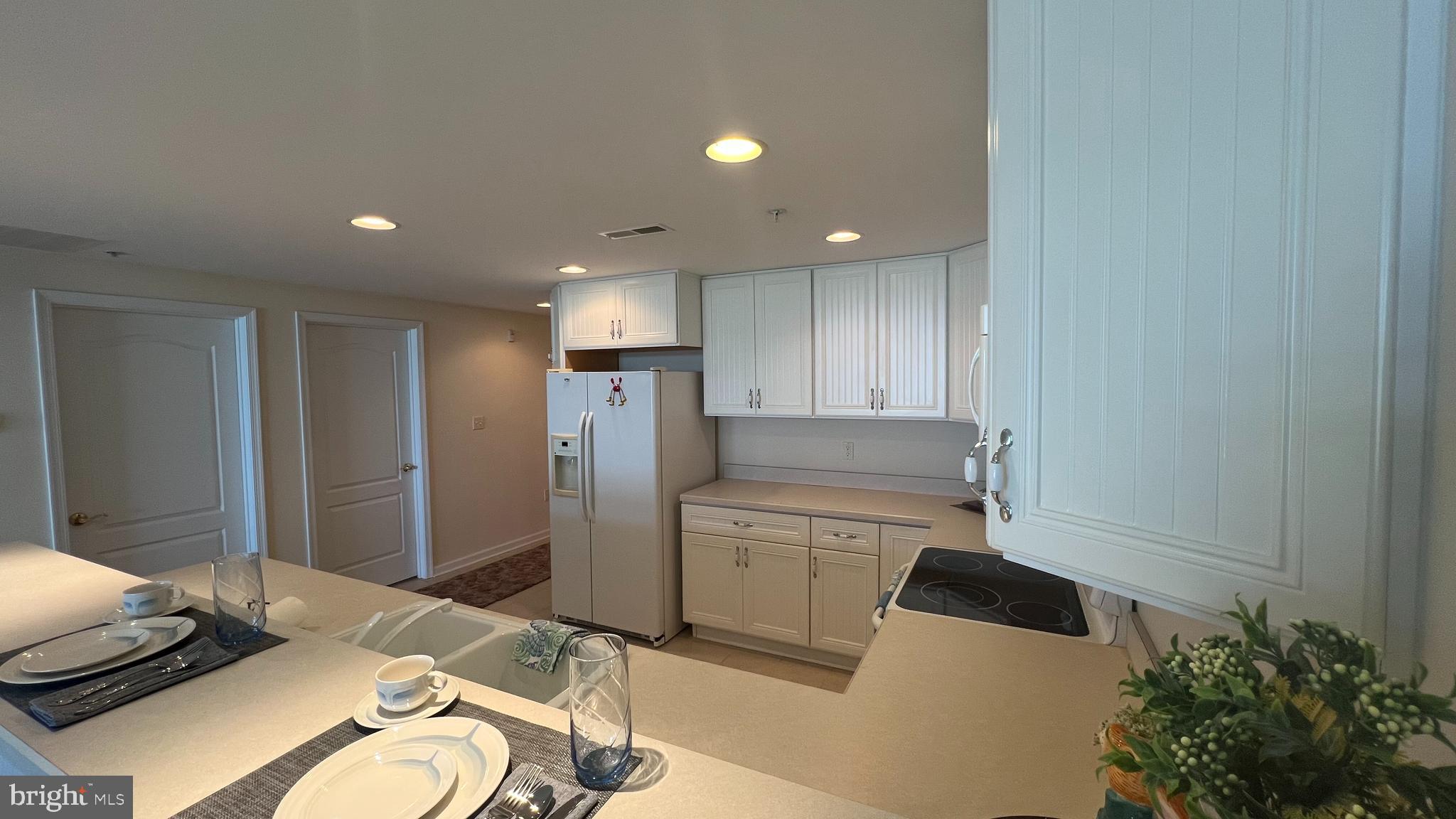 HARBOUR LIGHT CONDOS - Residential