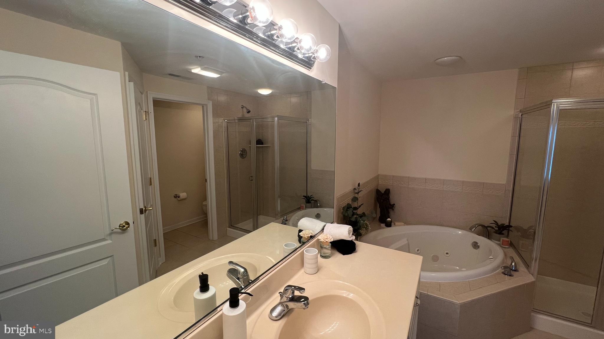 HARBOUR LIGHT CONDOS - Residential