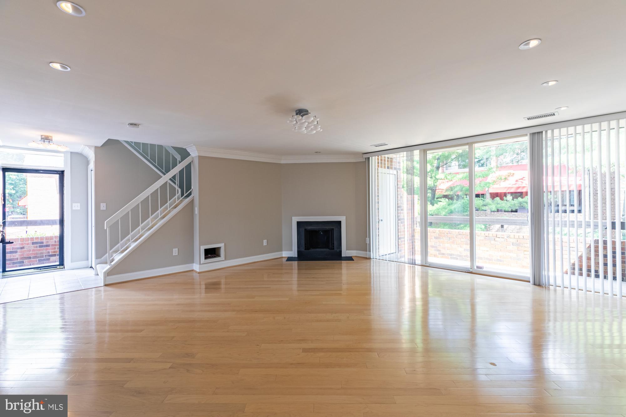 SOUTHAMPTON - Residential Lease