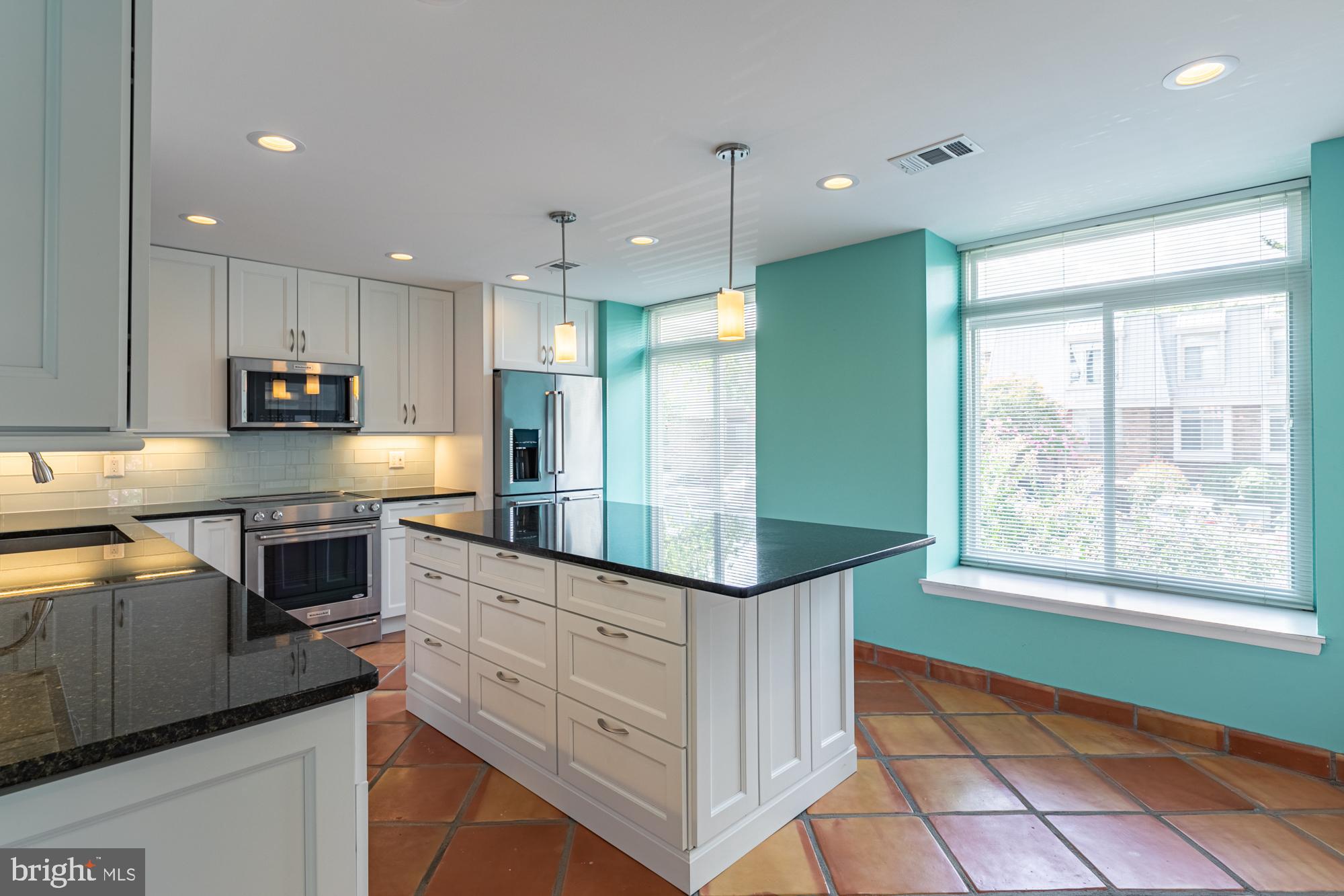 SOUTHAMPTON - Residential Lease