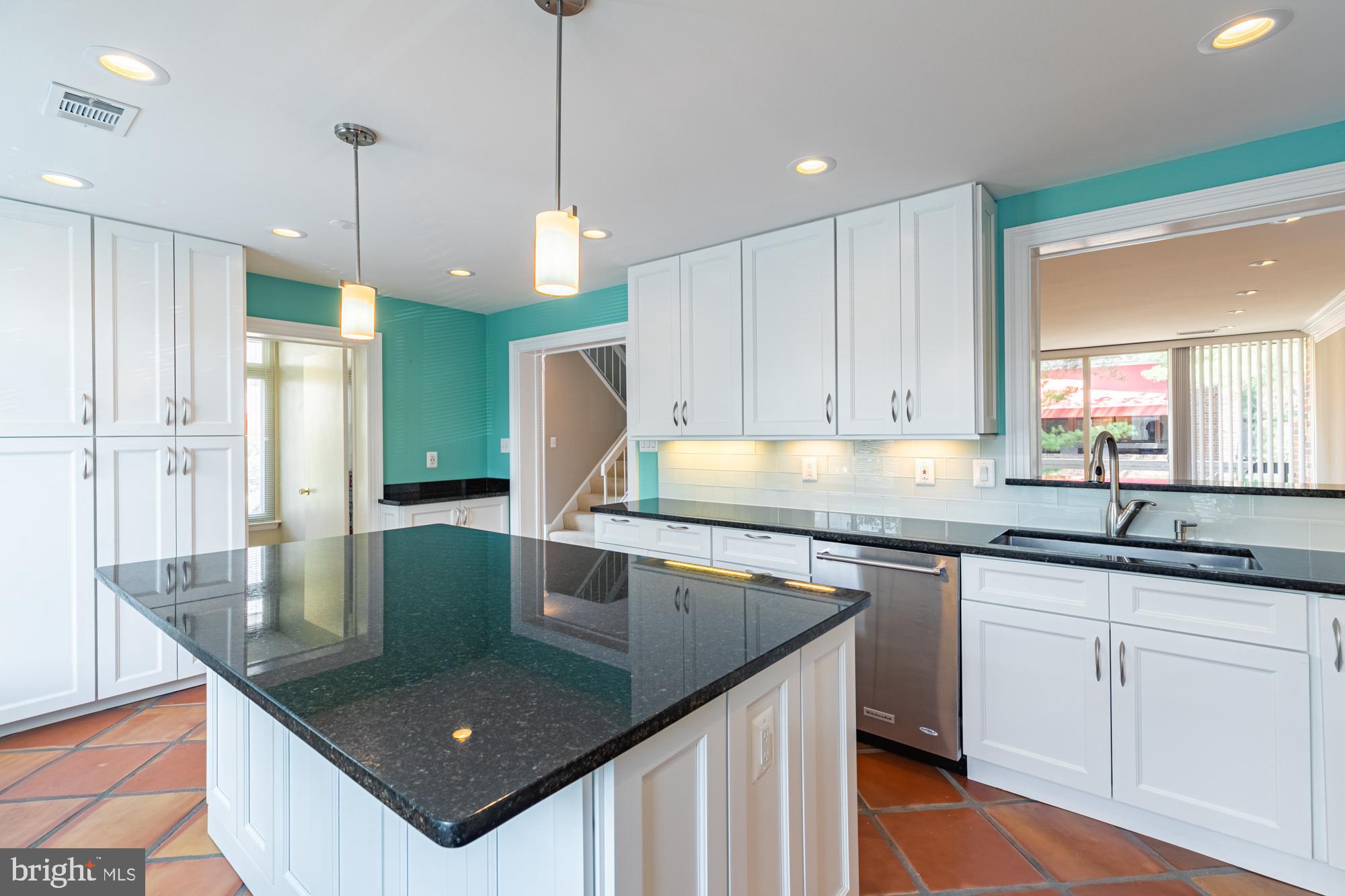 SOUTHAMPTON - Residential Lease