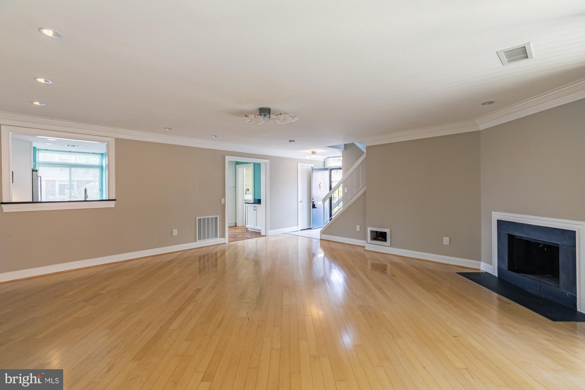 SOUTHAMPTON - Residential Lease