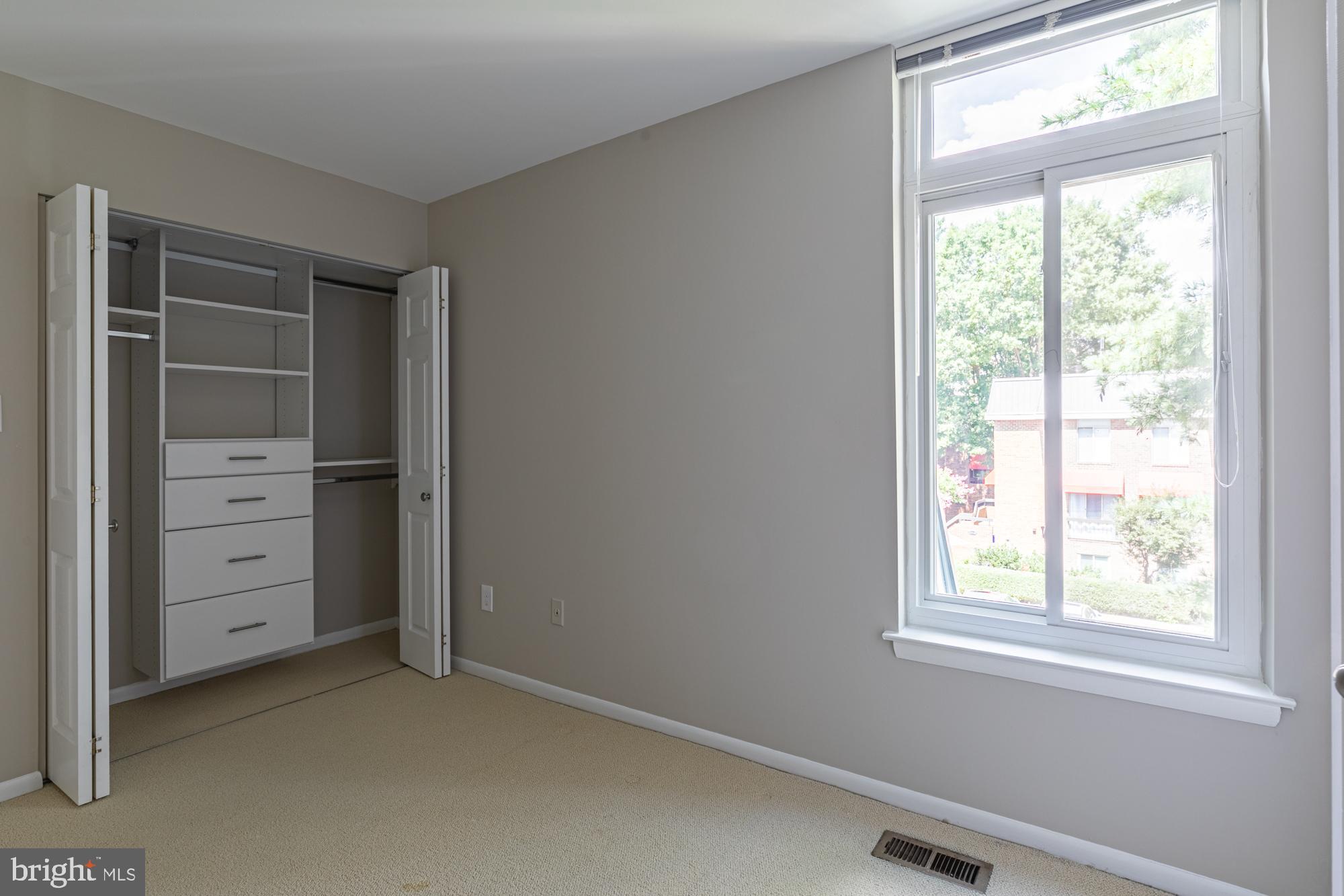 SOUTHAMPTON - Residential Lease