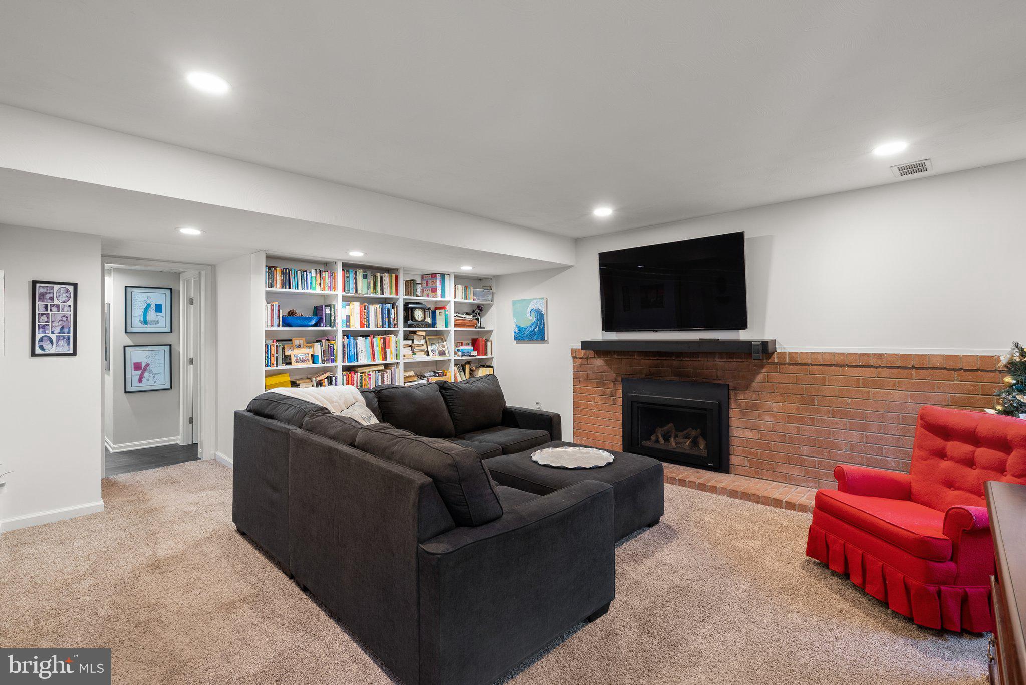 BROOKVILLE KNOLLS - Residential