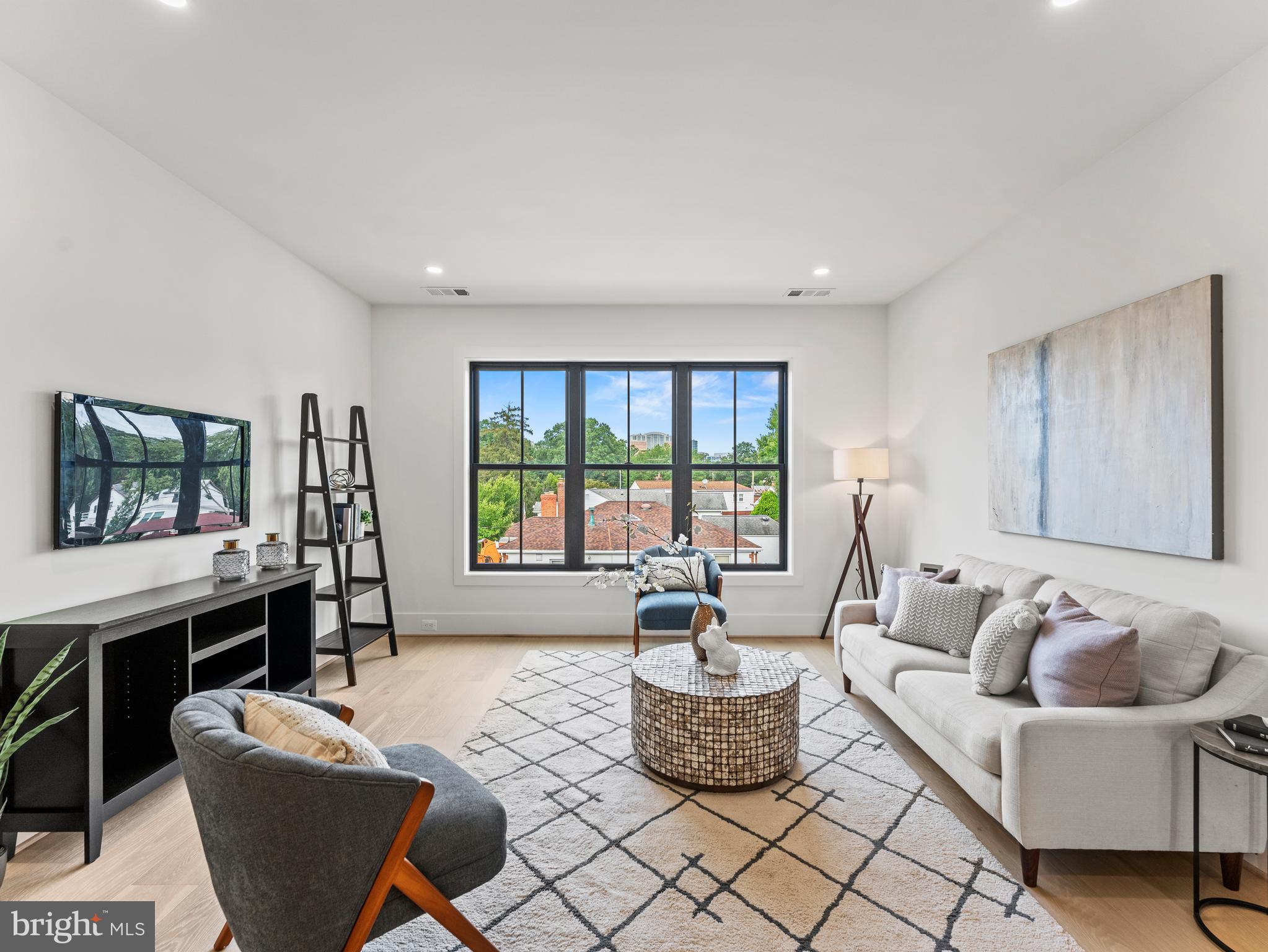 VIENNA WOODS - Residential