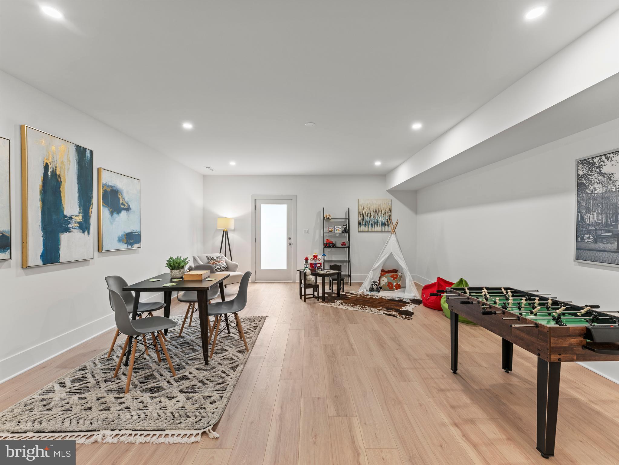 VIENNA WOODS - Residential