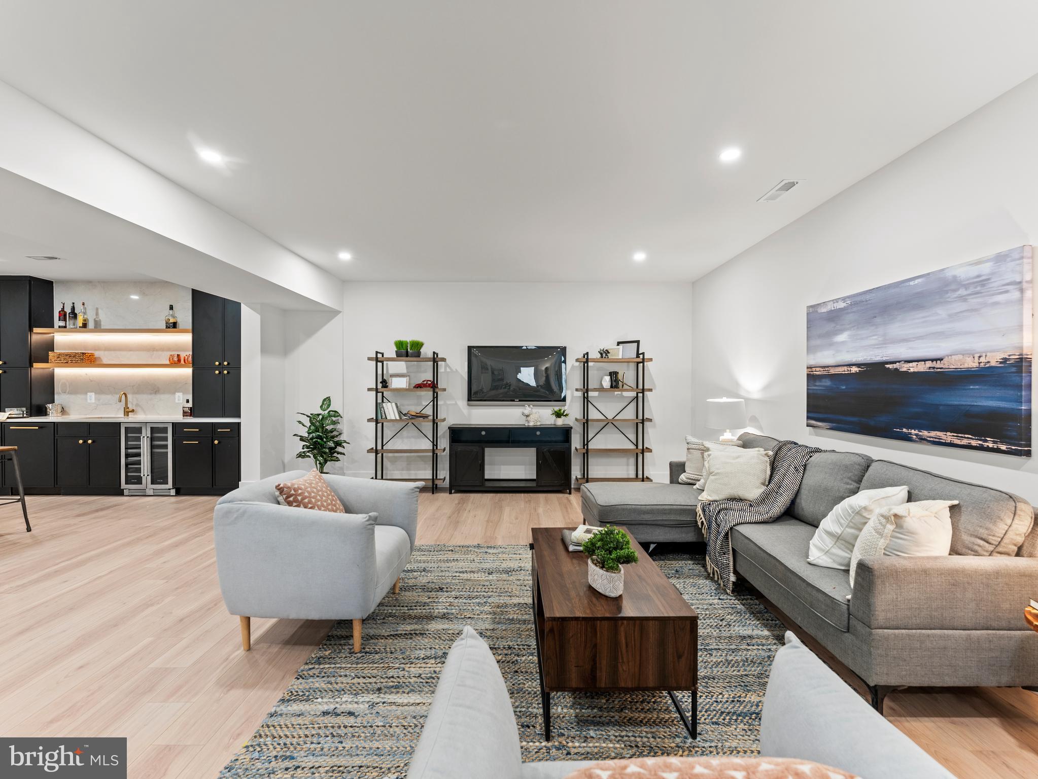 VIENNA WOODS - Residential