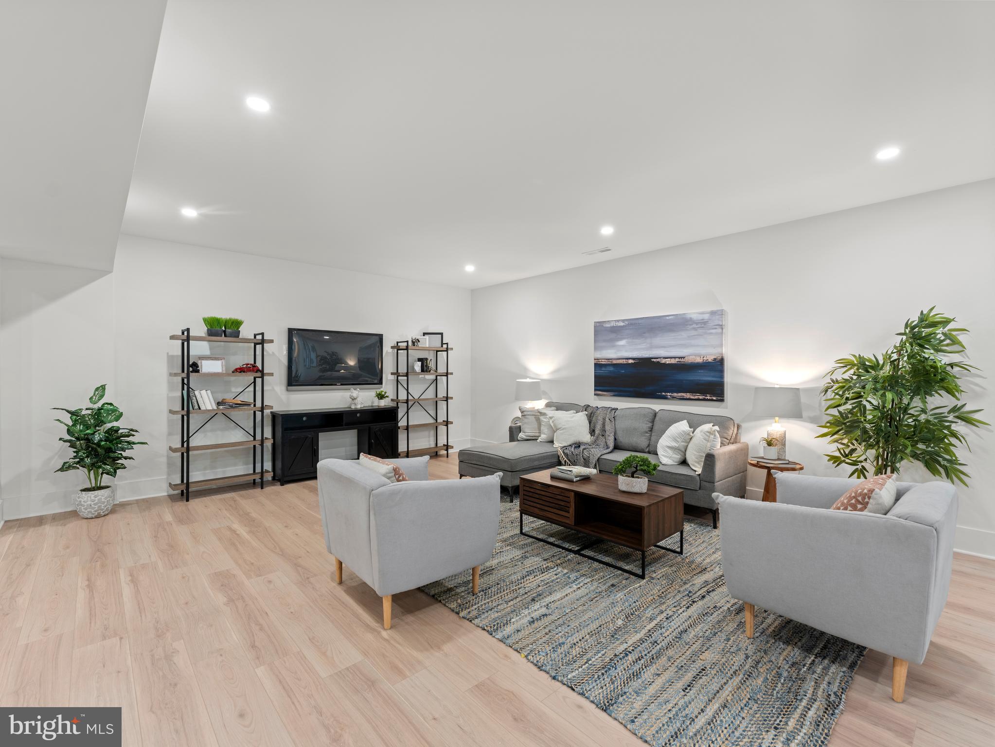 VIENNA WOODS - Residential