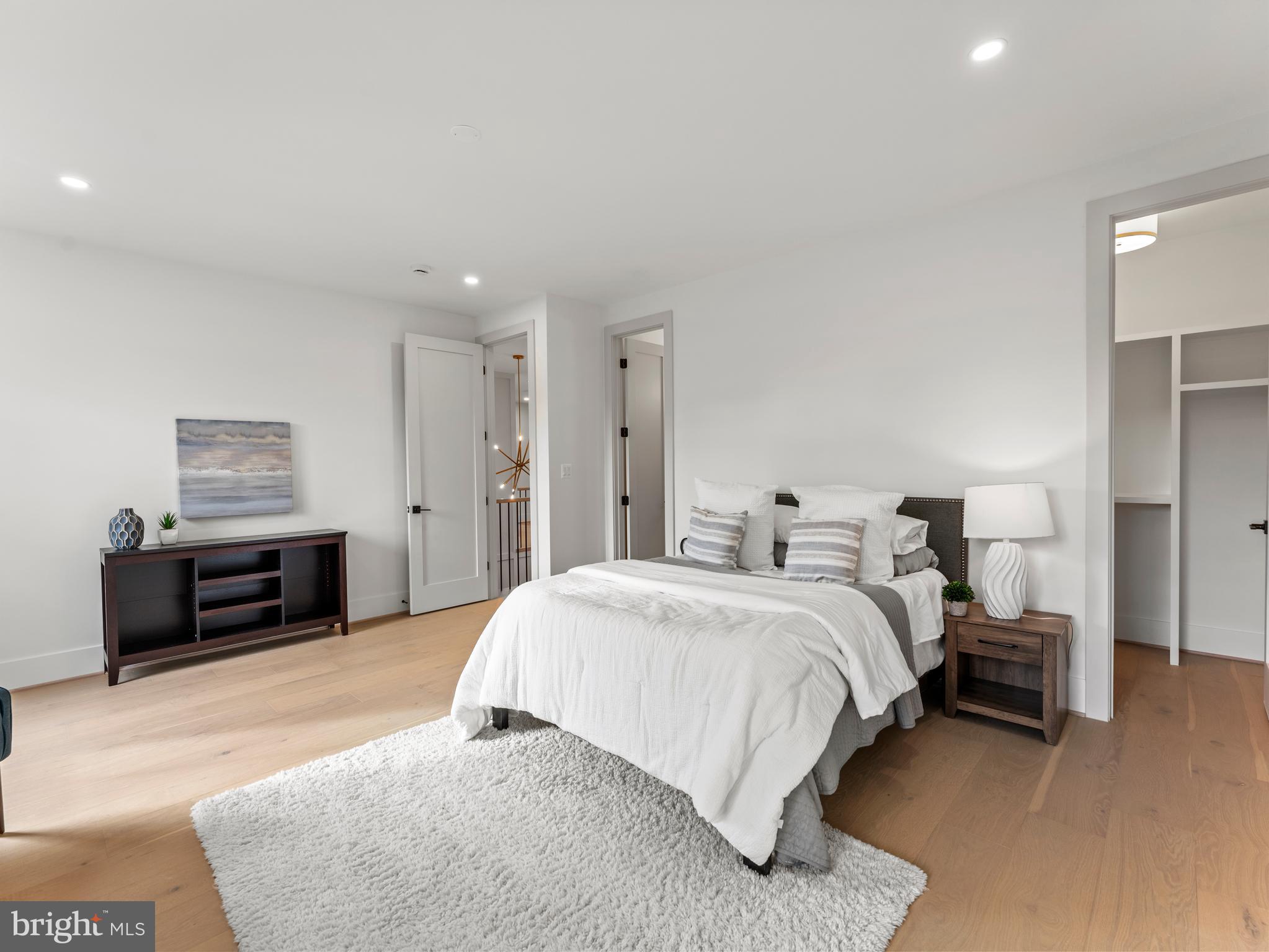 VIENNA WOODS - Residential