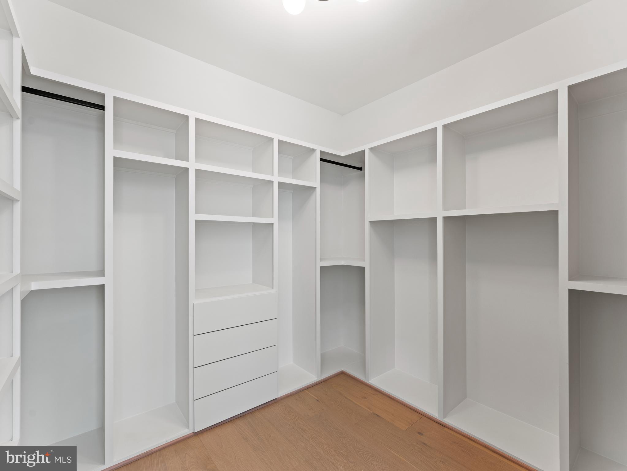 VIENNA WOODS - Residential