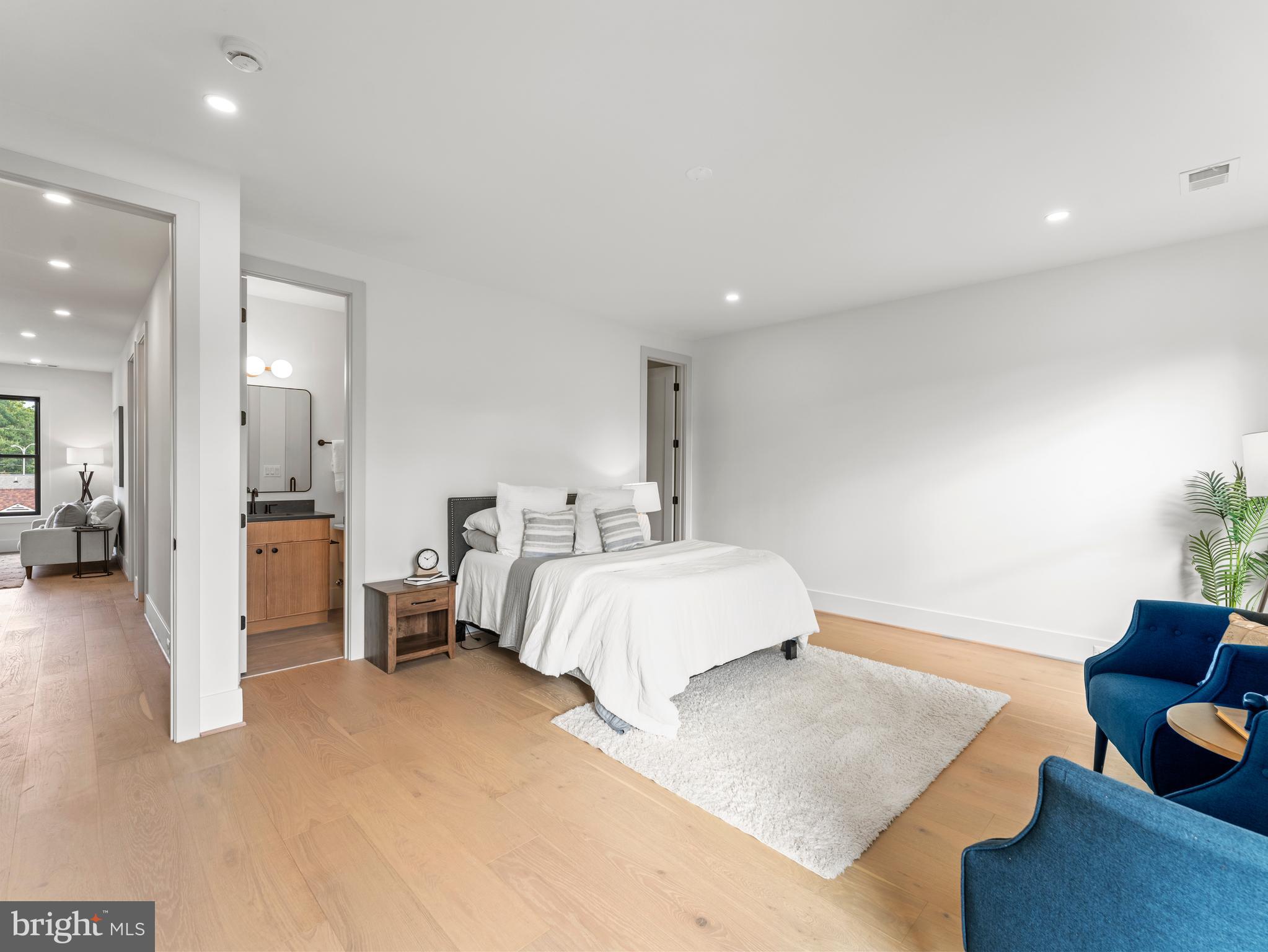 VIENNA WOODS - Residential