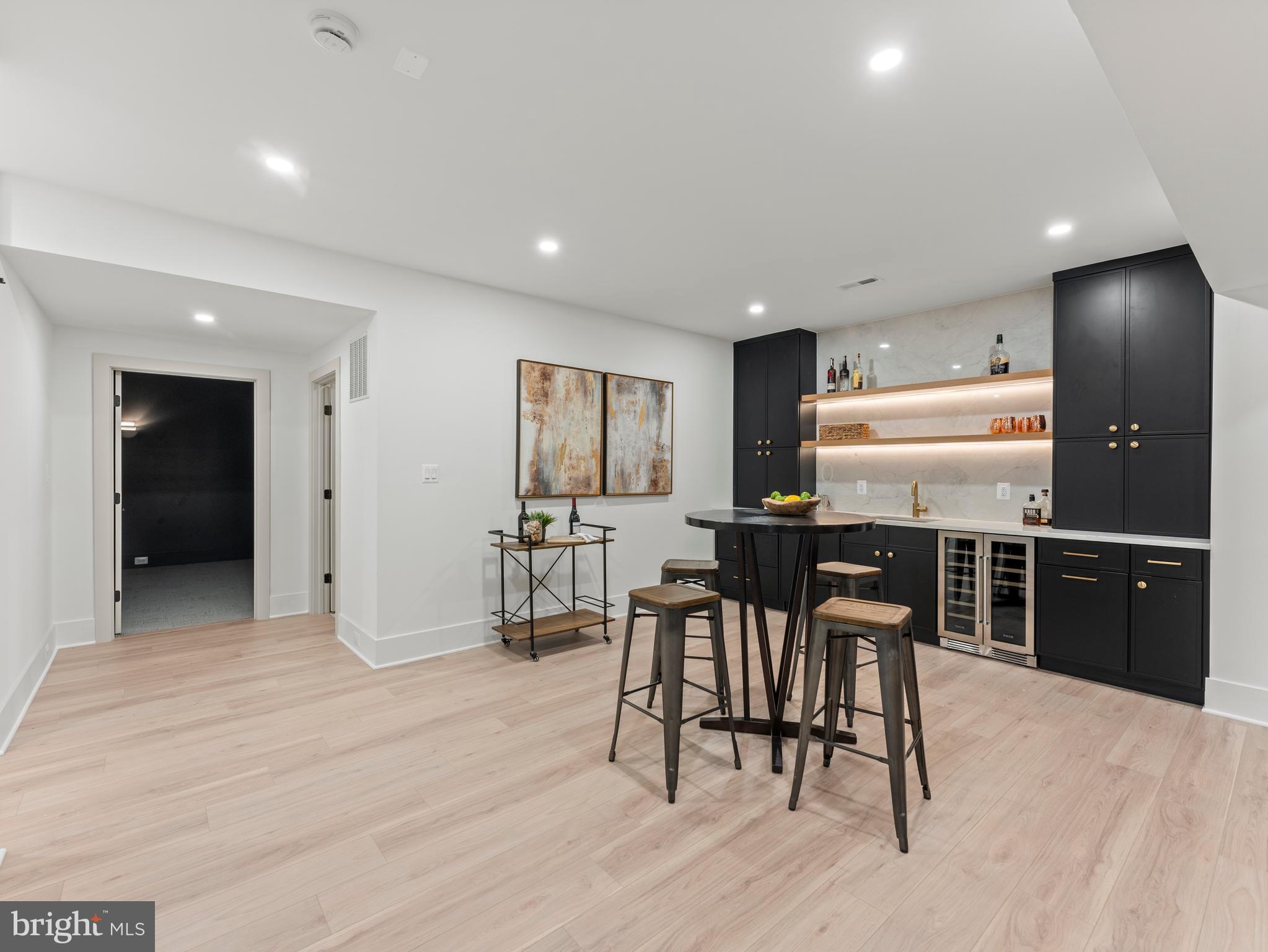 VIENNA WOODS - Residential