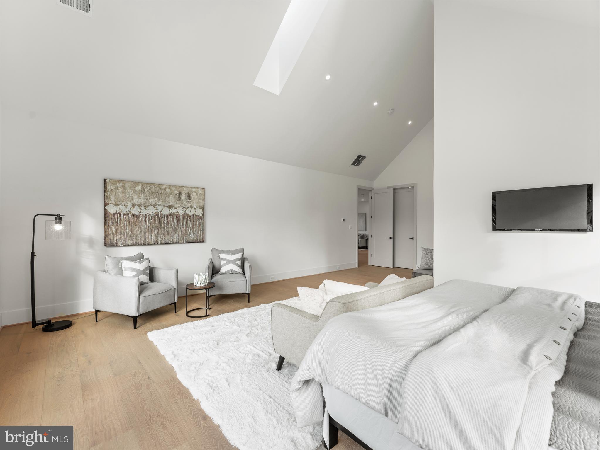 VIENNA WOODS - Residential