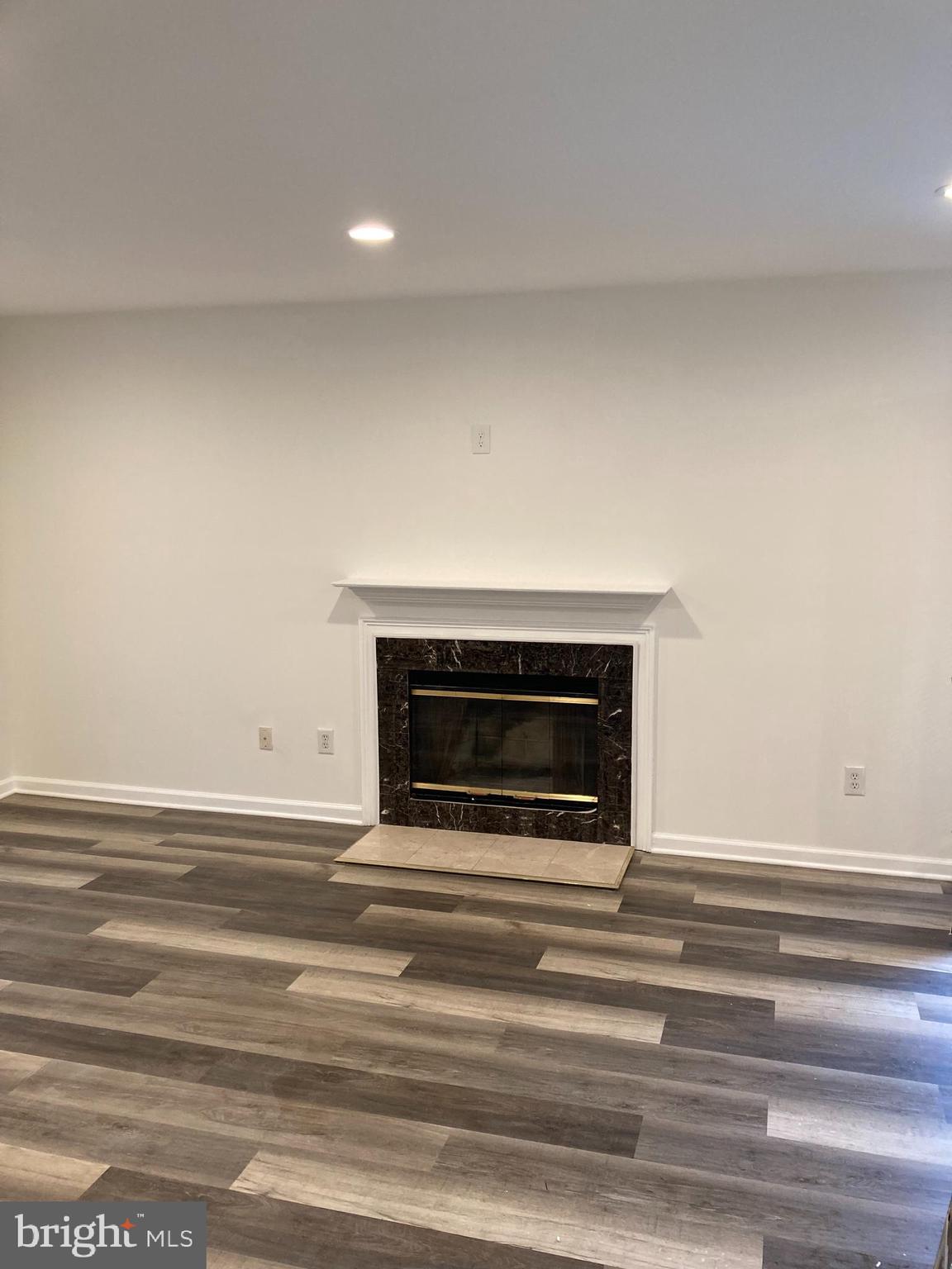 CRESTWOOD CONDO - Residential Lease