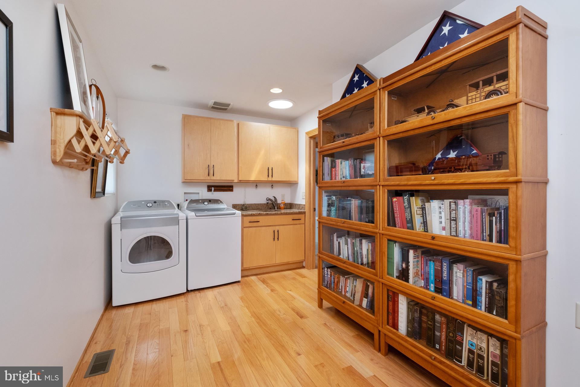 FAIRWAY MANOR - Residential