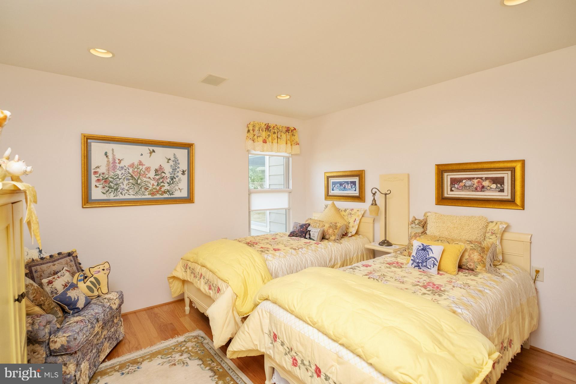 FAIRWAY MANOR - Residential