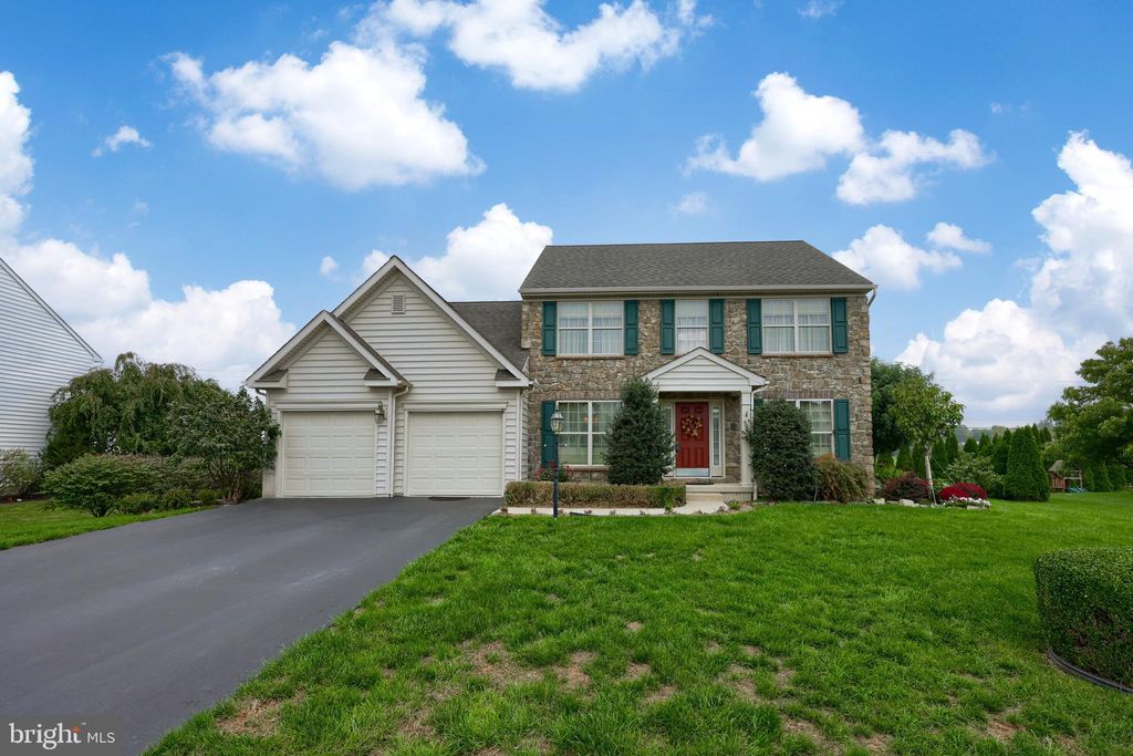 Photo of 304 Willow Dell Lane, Leola, PA 17540 (MLS # PALA2056998)