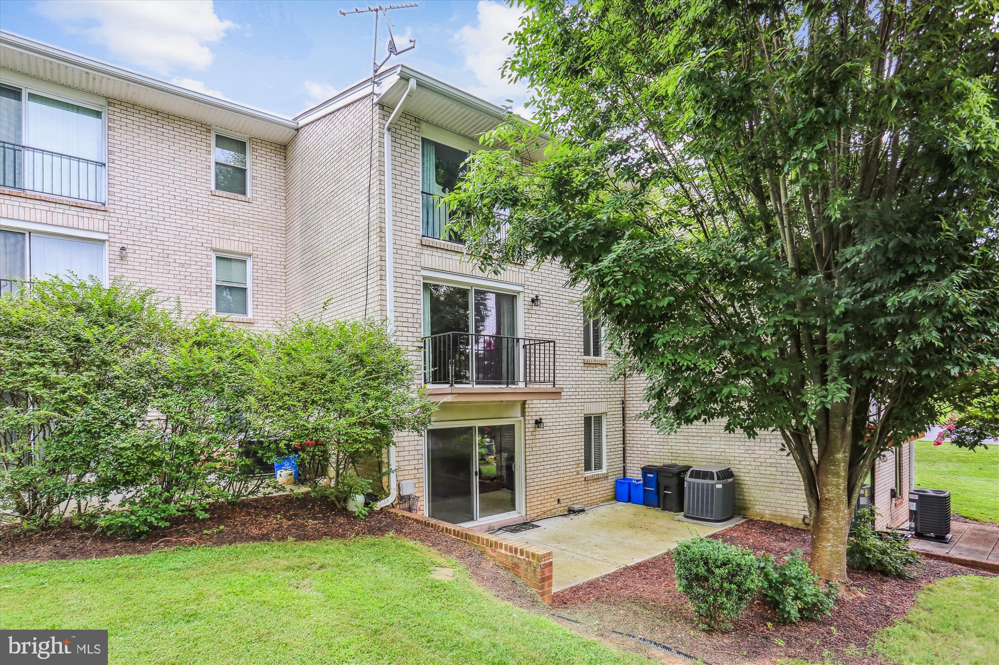 5525 BURNSIDE DRIVE 5525